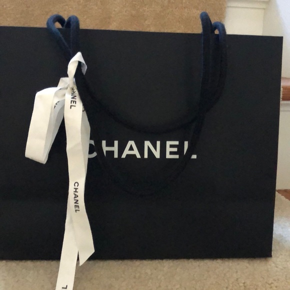 Chanel paper gift bag - Picture 2 of 6